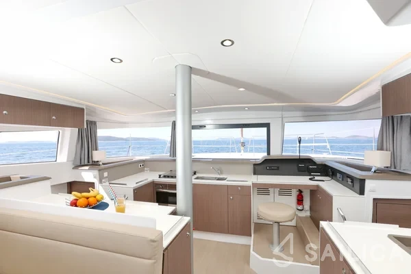 Bali 4.1 - Yacht Charter Sailica