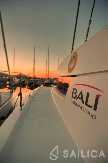 Bali 4.1 - Yacht Charter Sailica