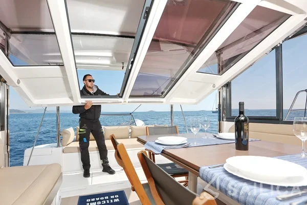 Bali 4.1 - Yacht Charter Sailica