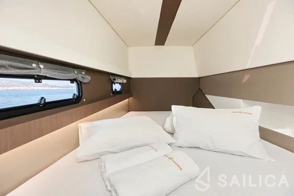 Bali 4.1 - Yacht Charter Sailica