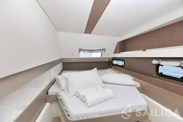 Bali 4.1 - Yacht Charter Sailica