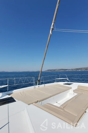 Bali 4.1 - Yacht Charter Sailica