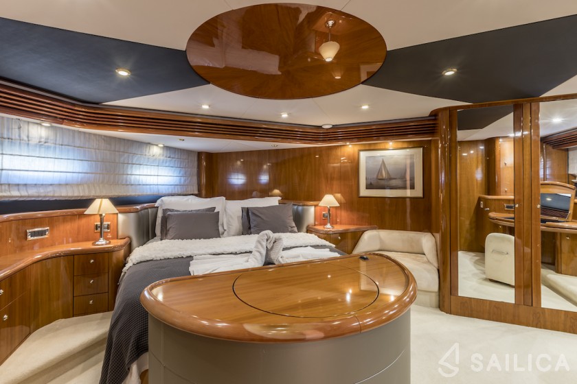 Sunseeker Manhattan 84 - Yacht Charter Sailica