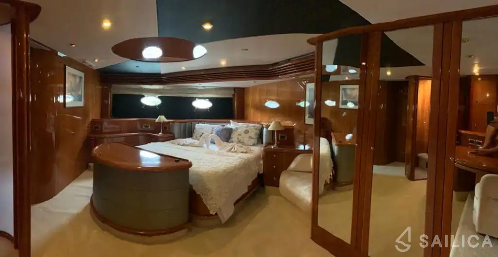 Sunseeker Manhattan 84 - Yacht Charter Sailica