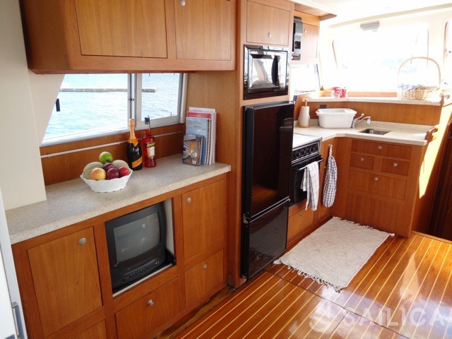 Mainship 390 Trawler - Yacht Charter Sailica