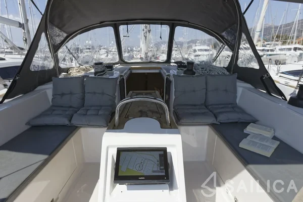 Bavaria C42 - Yacht Charter Sailica