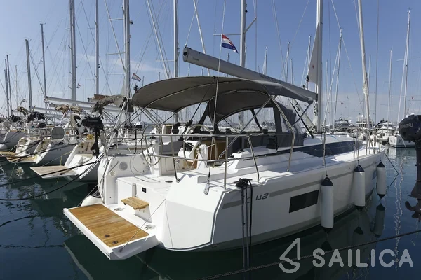 Bavaria C42 - Yacht Charter Sailica