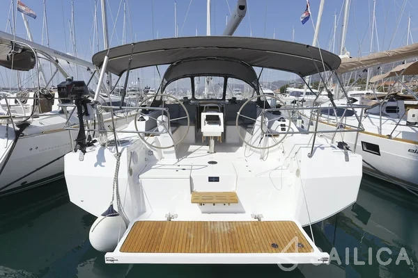 Bavaria C42 - Yacht Charter Sailica