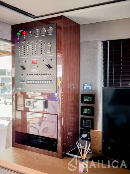 Sessa Fly 47 - Yacht Charter Sailica