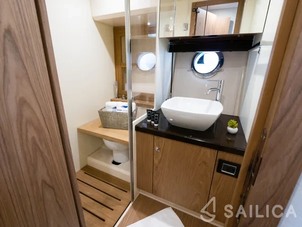 Sessa Fly 47 - Yacht Charter Sailica