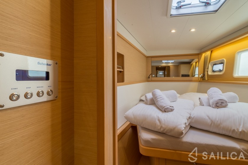 Lagoon 450 S - 4 + 2 cab. - Yacht Charter Sailica
