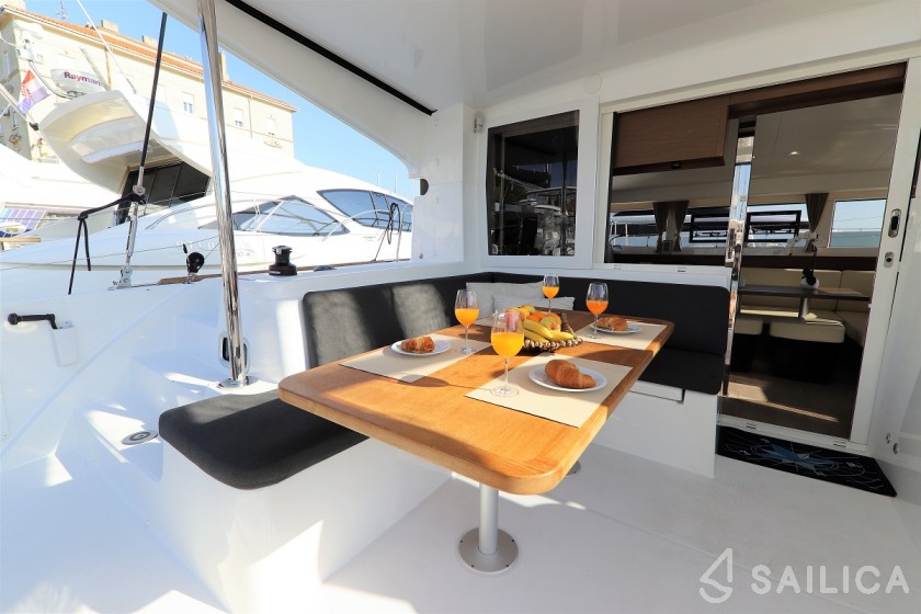 Lagoon 40 - 4 cab. - Yacht Charter Sailica