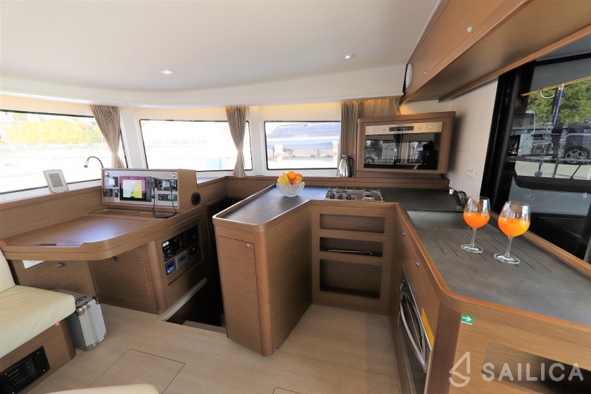 Lagoon 42 - 4 + 2 cab. - Yacht Charter Sailica