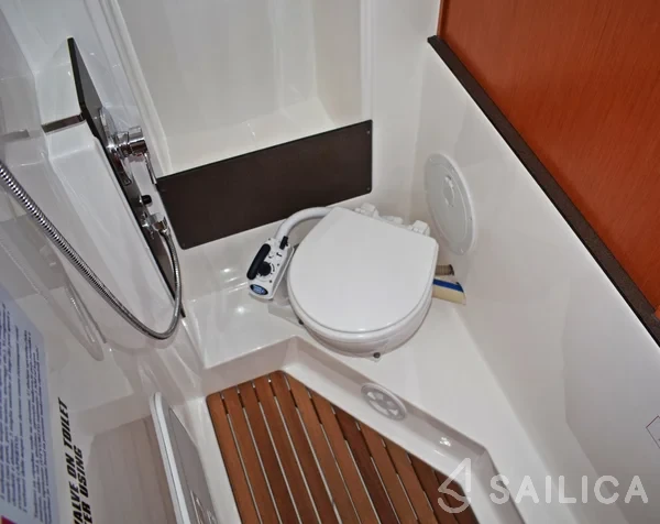 Bavaria 33 Cruiser - Yacht Charter Sailica