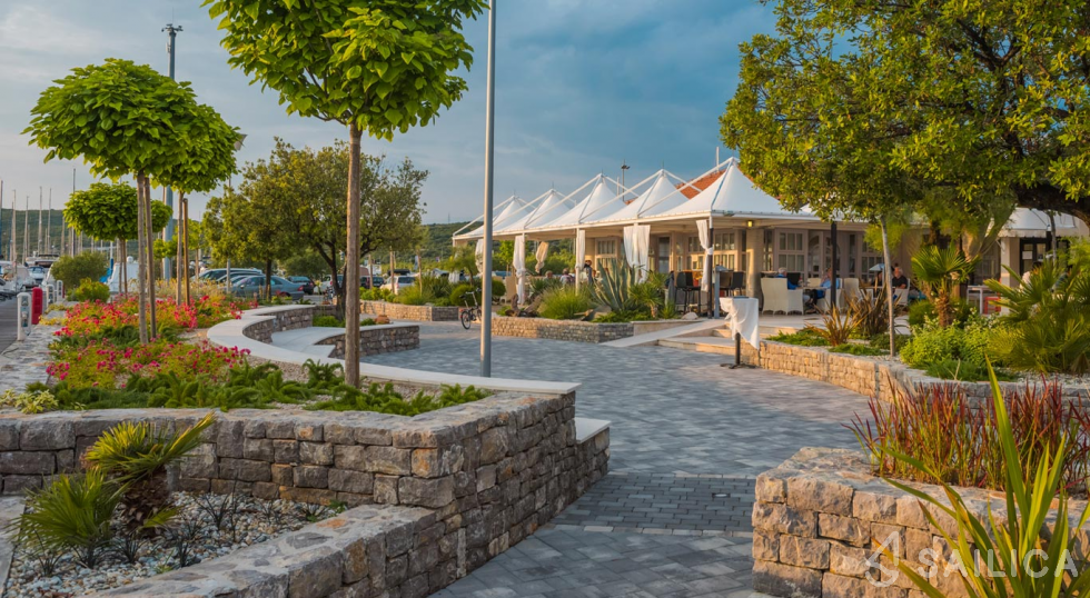 Bavaria 51 Cruiser - Yacht Charter Sailica