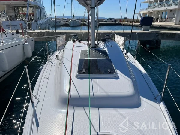 First 27 - Yacht Charter Sailica