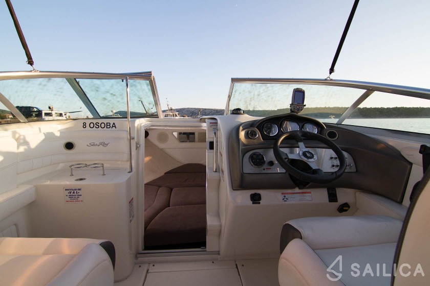 Sea Ray 240 - Yacht Charter Sailica