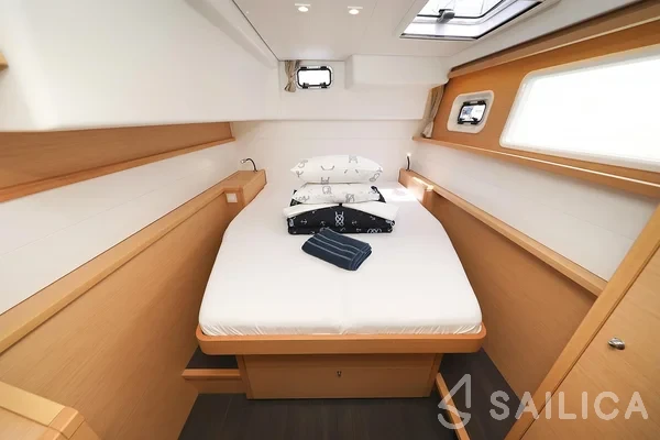 Lagoon 450  Flybridge - Yacht Charter Sailica