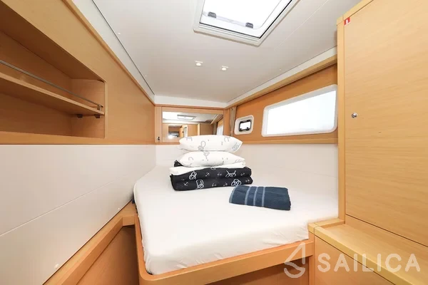 Lagoon 450  Flybridge - Yacht Charter Sailica