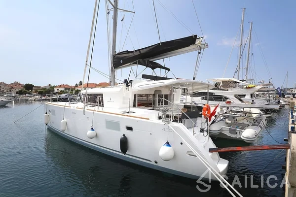 Lagoon 450  Flybridge - Yacht Charter Sailica