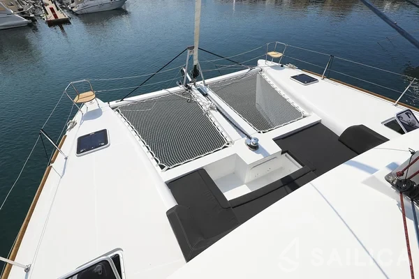Lagoon 450  Flybridge - Yacht Charter Sailica