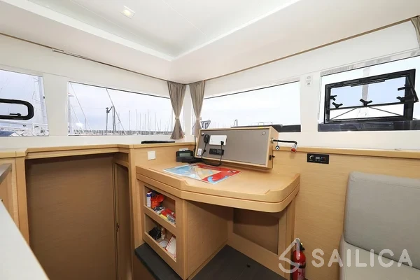 Lagoon 450  Flybridge - Yacht Charter Sailica