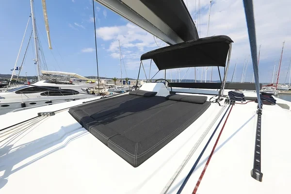 Lagoon 450  Flybridge - Yacht Charter Sailica