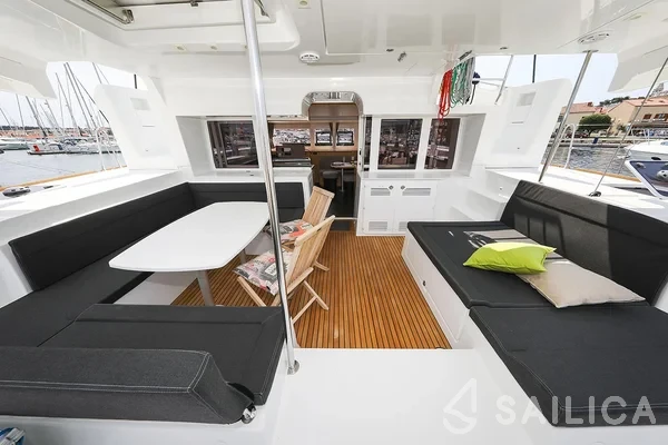 Lagoon 450  Flybridge - Yacht Charter Sailica