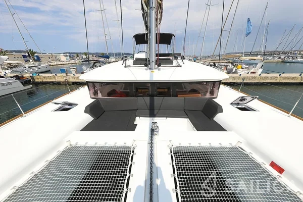 Lagoon 450  Flybridge - Yacht Charter Sailica