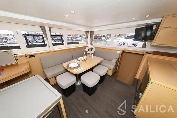 Lagoon 450  Flybridge - Yacht Charter Sailica