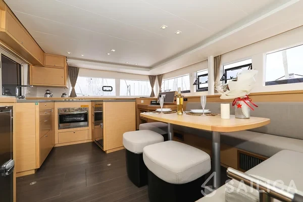 Lagoon 450  Flybridge - Yacht Charter Sailica