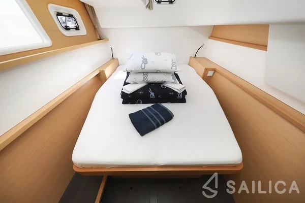 Lagoon 450  Flybridge - Yacht Charter Sailica