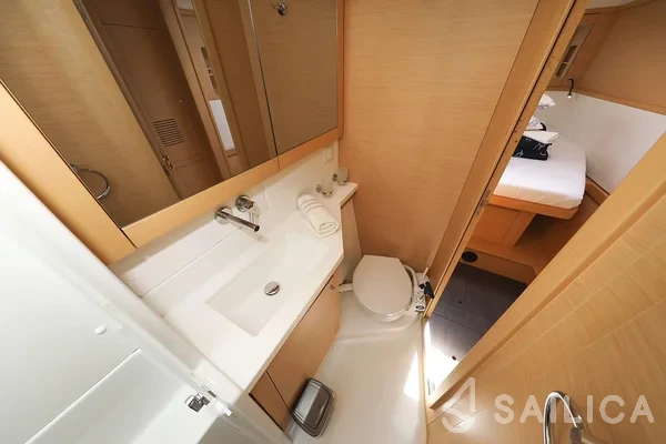 Lagoon 450  Flybridge - Yacht Charter Sailica