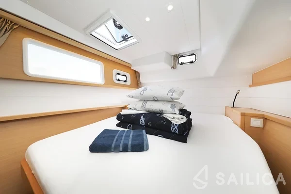 Lagoon 450  Flybridge - Yacht Charter Sailica