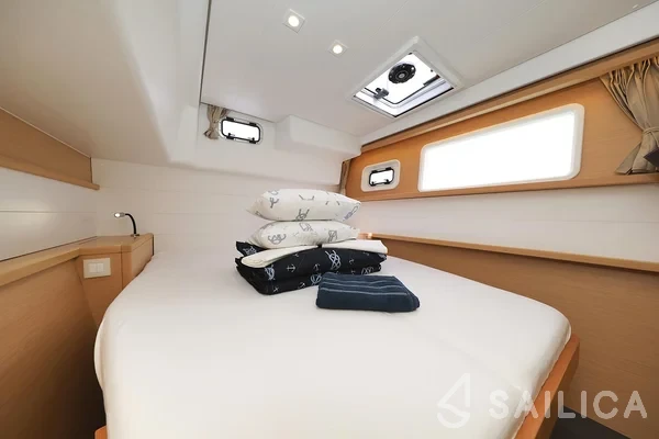 Lagoon 450  Flybridge - Yacht Charter Sailica