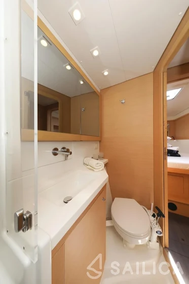 Lagoon 450  Flybridge - Yacht Charter Sailica