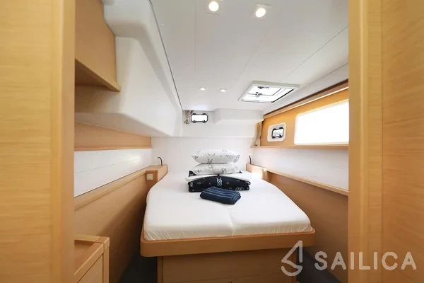 Lagoon 450  Flybridge - Yacht Charter Sailica