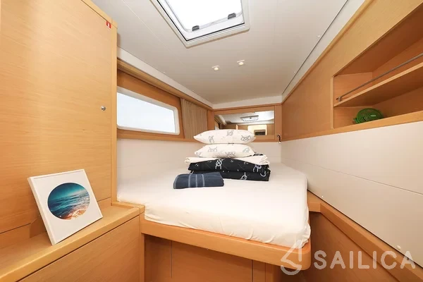 Lagoon 450  Flybridge - Yacht Charter Sailica