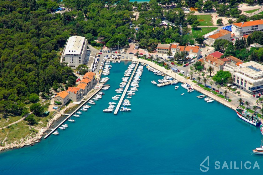 Beneteau Flyer 550 - Yacht Charter Sailica