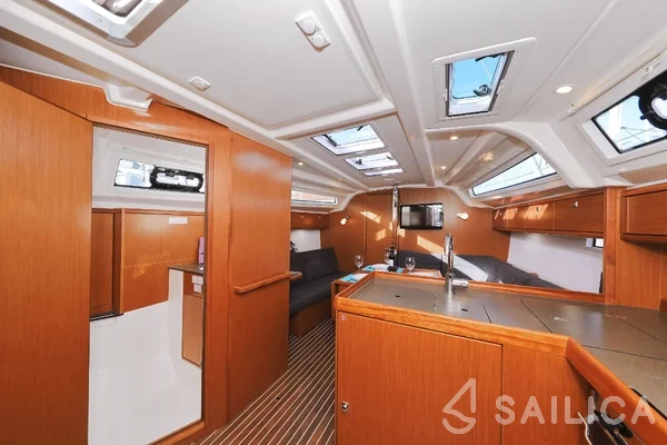 Bavaria 37 Cruiser - Yacht Charter Sailica