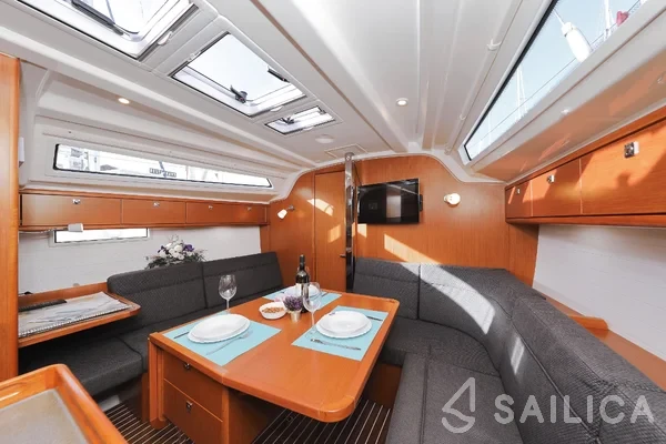 Bavaria 37 Cruiser - Yacht Charter Sailica