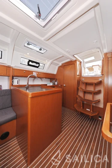 Bavaria 37 Cruiser - Yacht Charter Sailica