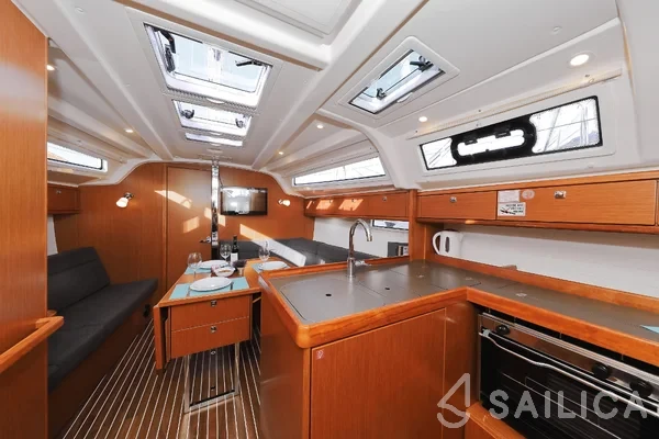 Bavaria 37 Cruiser - Yacht Charter Sailica