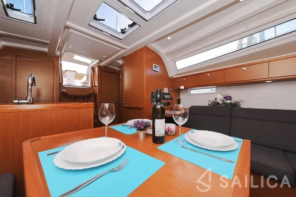Bavaria 37 Cruiser - Yacht Charter Sailica