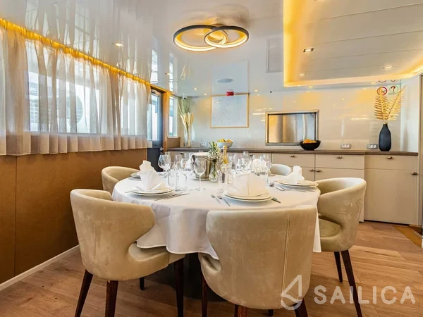 Luxury Motor Yacht - Yacht Charter Sailica