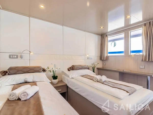 Luxury Motor Yacht - Yacht Charter Sailica