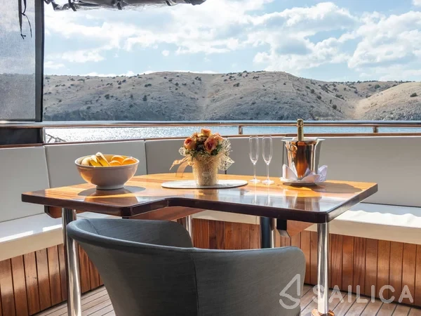 Luxury Motor Yacht - Yacht Charter Sailica