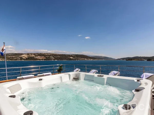 Luxury Motor Yacht - Yacht Charter Sailica