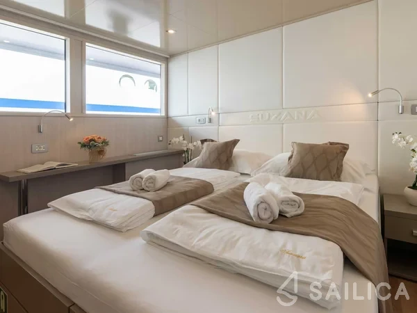 Luxury Motor Yacht - Yacht Charter Sailica