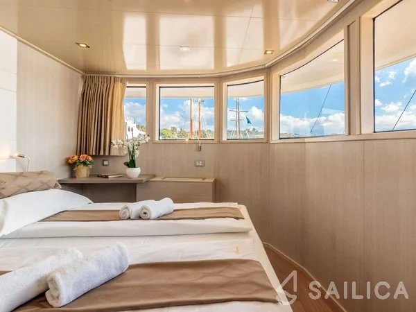 Luxury Motor Yacht - Yacht Charter Sailica